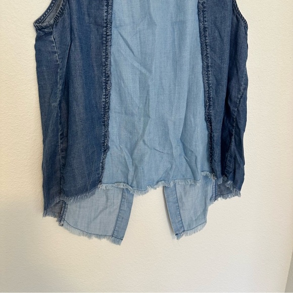 Cloth & Stone Chambray Sleeveless Tank Top Open Back Blue Colorblock Size Small - Picture 3 of 9